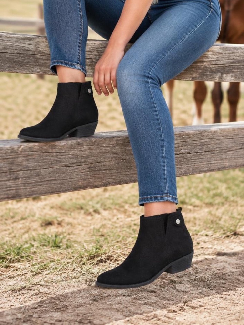 Zodiac Women Black Faux Suede Upper Side Zip Boots Sz 9